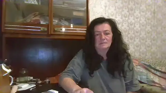 Snapshot of GypsiQueen2 chatting on November 21, 6:50 pm GypsiQueen2 online show from November 21, 6:50 pm