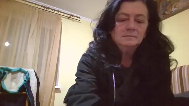 Snapshot of GypsiQueen2 chatting on December 13, 8:14 pm GypsiQueen2 online show from December 13, 8:14 pm