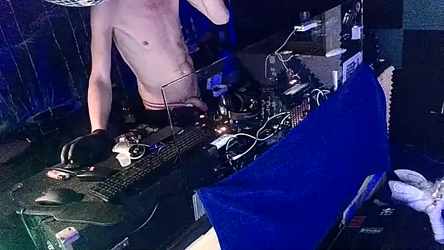 thingsbums online show from April 4, 7:50 am