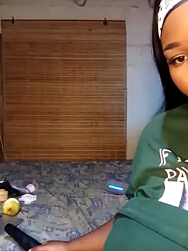 Snapshot of Aaaliyah445 chatting on October 19, 5:46 pm Aaaliyah445 online show from October 19, 5:46 pm