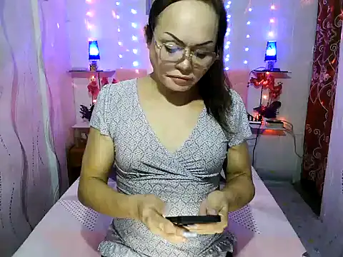 Snapshot of UrAsianPrincessDanie chatting on December 6, 11:33 am UrAsianPrincessDanie online show from December 6, 11:33 am