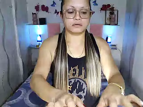 Snapshot of UrAsianPrincessDanie chatting on February 23, 6:45 pm UrAsianPrincessDanie online show from February 23, 6:45 pm