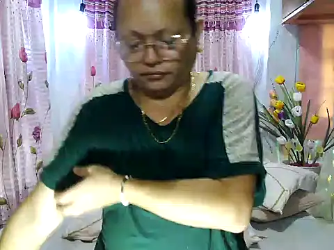 Snapshot of UrAsianPrincessDanie chatting on March 14, 1:05 am UrAsianPrincessDanie online show from March 14, 1:05 am