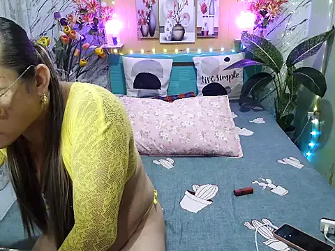 Snapshot of UrAsianPrincessDanie chatting on September 10, 10:10 pm UrAsianPrincessDanie online show from September 10, 10:10 pm