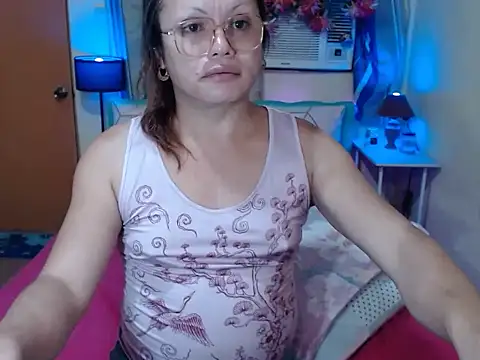 Snapshot of UrAsianPrincessDanie chatting on November 2, 1:46 pm UrAsianPrincessDanie online show from November 2, 1:46 pm