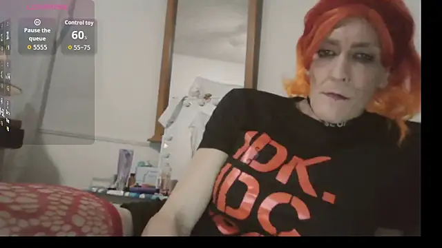 Snapshot of Nitehawk7483 chatting on December 16, 7:57 am Nitehawk7483 online show from December 16, 7:57 am