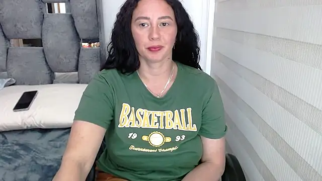 sara hott 1 online show from December 3, 9:12 pm