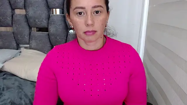 sara hott 1 online show from December 21, 7:27 pm