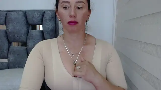 sara hott 1 online show from December 23, 7:52 pm