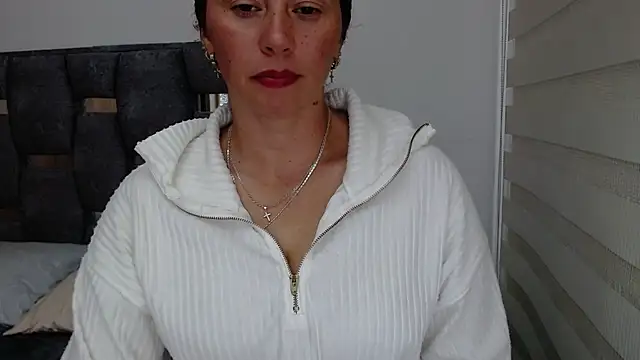 sara hott 1 online show from January 6, 6:31 pm