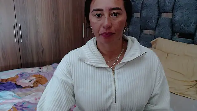 sara hott 1 online show from January 8, 7:34 pm