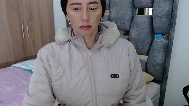 sara hott 1 online show from January 11, 1:32 pm