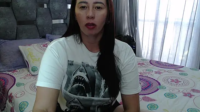 Snapshot of sara_hott_1 chatting on April 2, 2:26 pm sara hott 1 online show from April 2, 2:26 pm