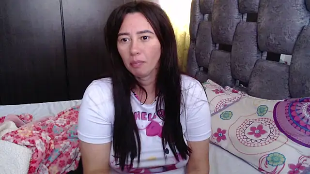 Snapshot of sara_hott_1 chatting on June 10, 2:27 pm sara hott 1 online show from June 10, 2:27 pm