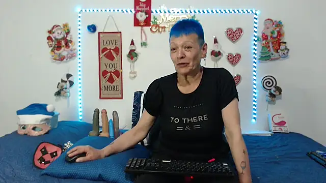 loquitaqueen011 online show from December 13, 10:45 pm