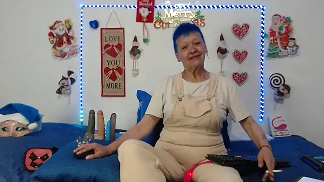 loquitaqueen011 online show from December 24, 7:44 pm