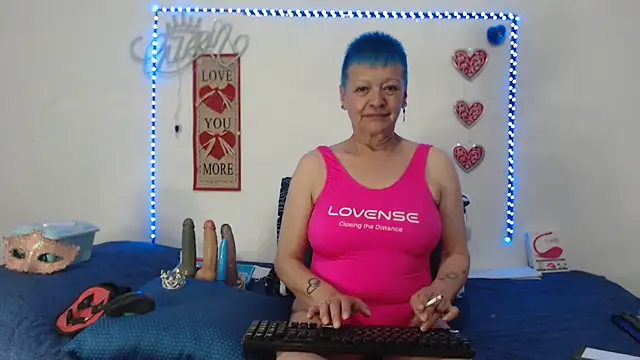 loquitaqueen011 online show from January 11, 10:18 pm