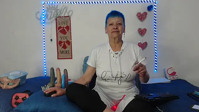 loquitaqueen011 online show from January 25, 11:54 pm