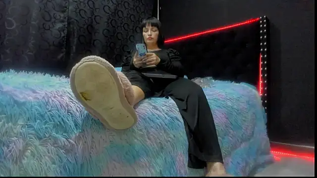amareto queen online show from December 15, 12:29 am