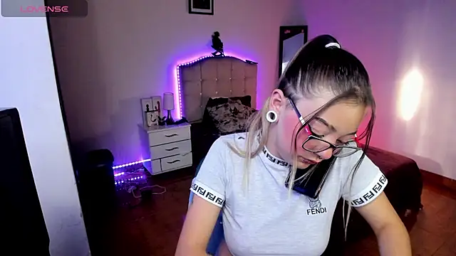 Megan 19  online show from September 11, 9:48 pm
