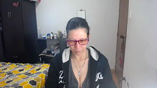 latin49 online show from November 15, 4:43 am