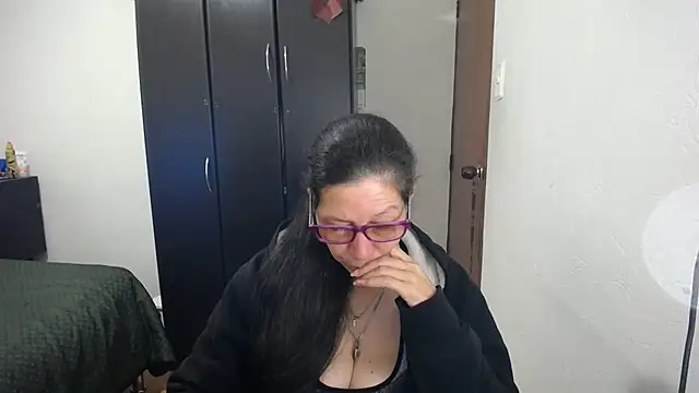 latin49 online show from March 13, 4:52 am