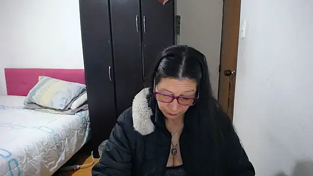 latin49 online show from June 15, 5:31 am