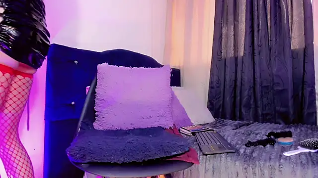 lesly xx online show from March 10, 7:08 pm