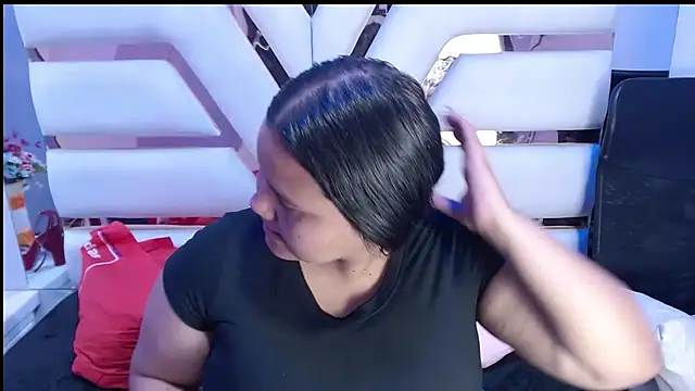 Snapshot of ValenTitis chatting on October 4, 8:29 pm ValenTitis online show from October 4, 8:29 pm