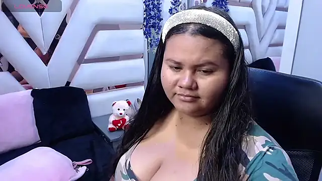 Snapshot of ValenTitis chatting on April 14, 8:15 pm ValenTitis online show from April 14, 8:15 pm