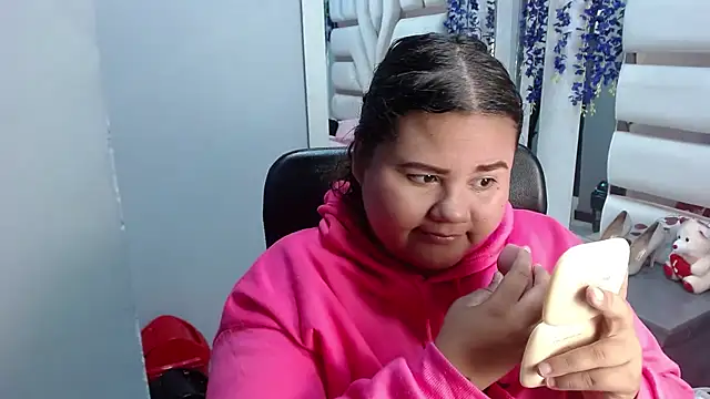 Snapshot of ValenTitis chatting on April 15, 8:09 pm ValenTitis online show from April 15, 8:09 pm