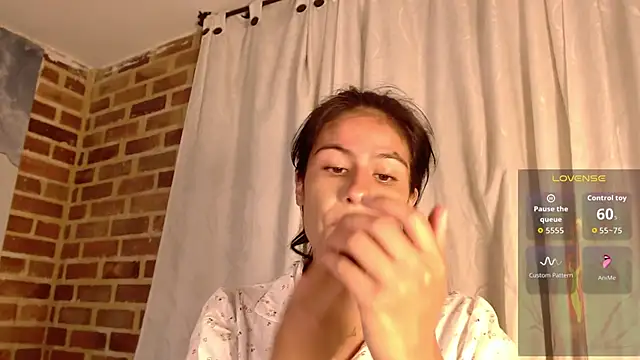 Snapshot of ailyngg chatting on June 16, 1:19 am ailyngg online show from June 16, 1:19 am