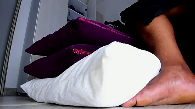 Snapshot of Skarleth69 chatting on February 16, 3:24 am Skarleth69 online show from February 16, 3:24 am