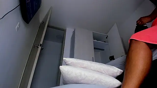 Snapshot of Skarleth69 chatting on March 11, 11:16 am Skarleth69 online show from March 11, 11:16 am