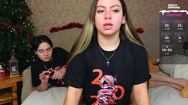 twobabesweet online show from December 26, 7:35 am