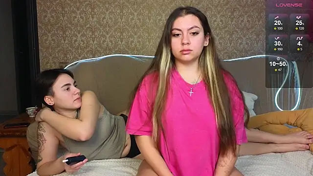 twobabesweet online show from January 4, 8:06 am