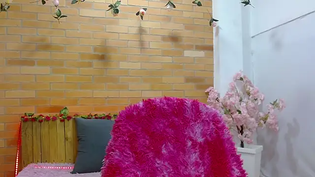 adriscute online show from June 6, 2:38 am