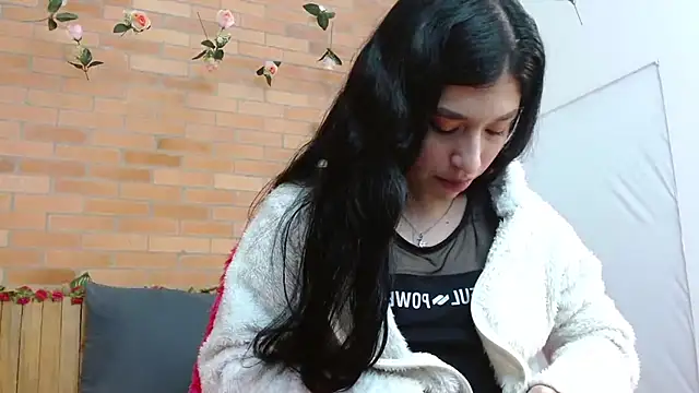 adriscute online show from June 14, 2:46 am