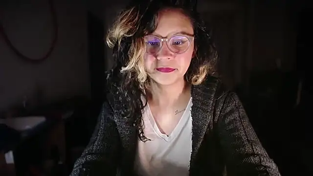 Snapshot of Hathorlove chatting on April 5, 6:43 am Hathorlove online show from April 5, 6:43 am