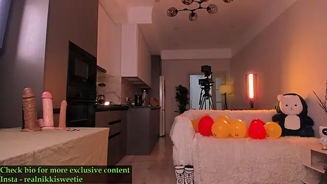 Snapshot of nikkisweetie chatting on June 1, 4:14 am nikkisweetie online show from June 1, 4:14 am
