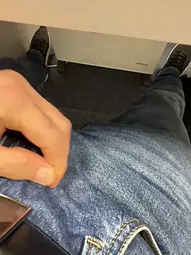 Snapshot of KielerMen chatting on March 9, 2:04 am KielerMen online show from March 9, 2:04 am