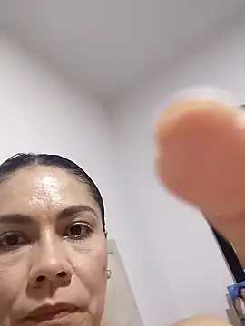 Snapshot of JennyRouse01 chatting on December 17, 12:27 am JennyRouse01 online show from December 17, 12:27 am