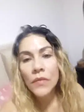 Snapshot of JennyRouse01 chatting on December 19, 12:17 am JennyRouse01 online show from December 19, 12:17 am