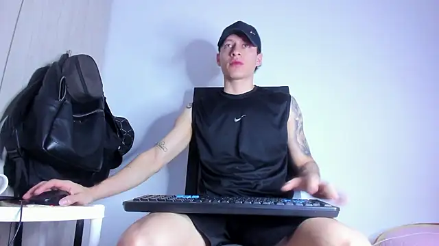 Snapshot of enzo_bvlgari chatting on March 1, 2:30 pm enzo bvlgari online show from March 1, 2:30 pm