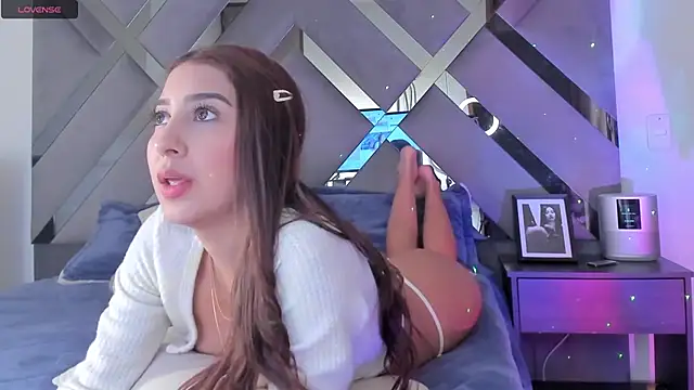 Snapshot of monroeglez5_ chatting on February 19, 3:28 am monroeglez5 online show from February 19, 3:28 am