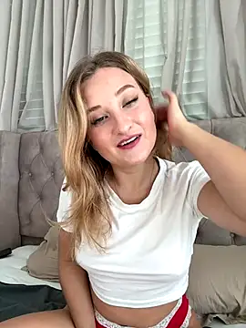 Snapshot of MileySummer chatting on November 23, 11:32 am MileySummer online show from November 23, 11:32 am