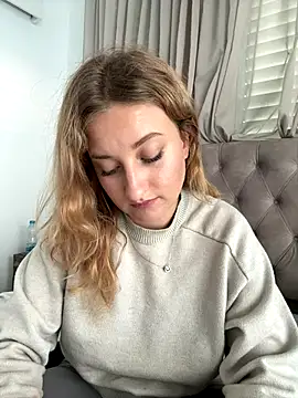 Snapshot of MileySummer chatting on November 29, 1:36 pm MileySummer online show from November 29, 1:36 pm