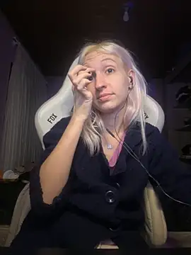 bunnydark00 online show from October 21, 1:06 am