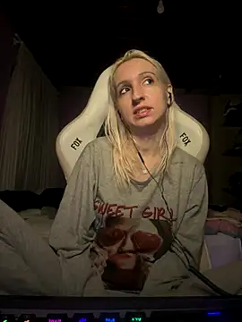 bunnydark00 online show from October 30, 12:34 am