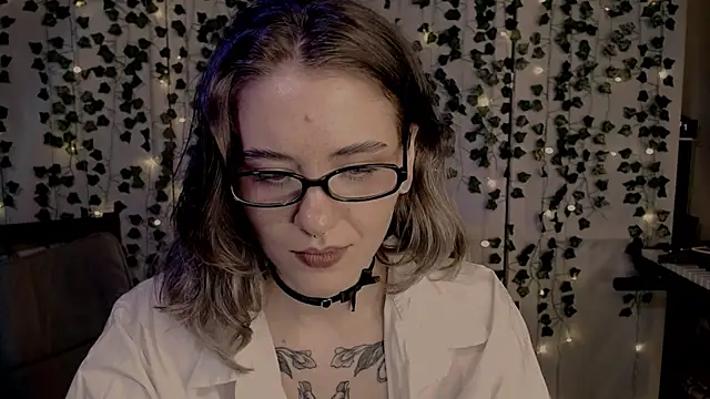 risha laas online show from February 9, 8:24 pm